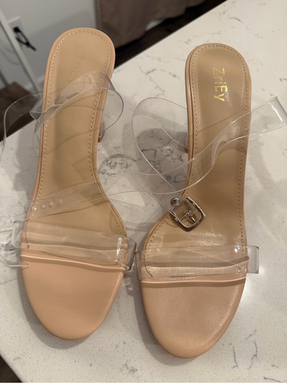 ZriEy Clear Strappy Slide Sandals in Nude